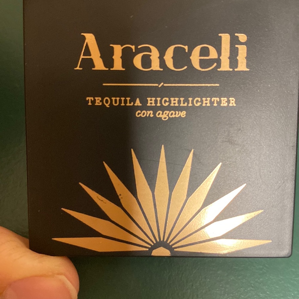Brand new Araceli highlighter